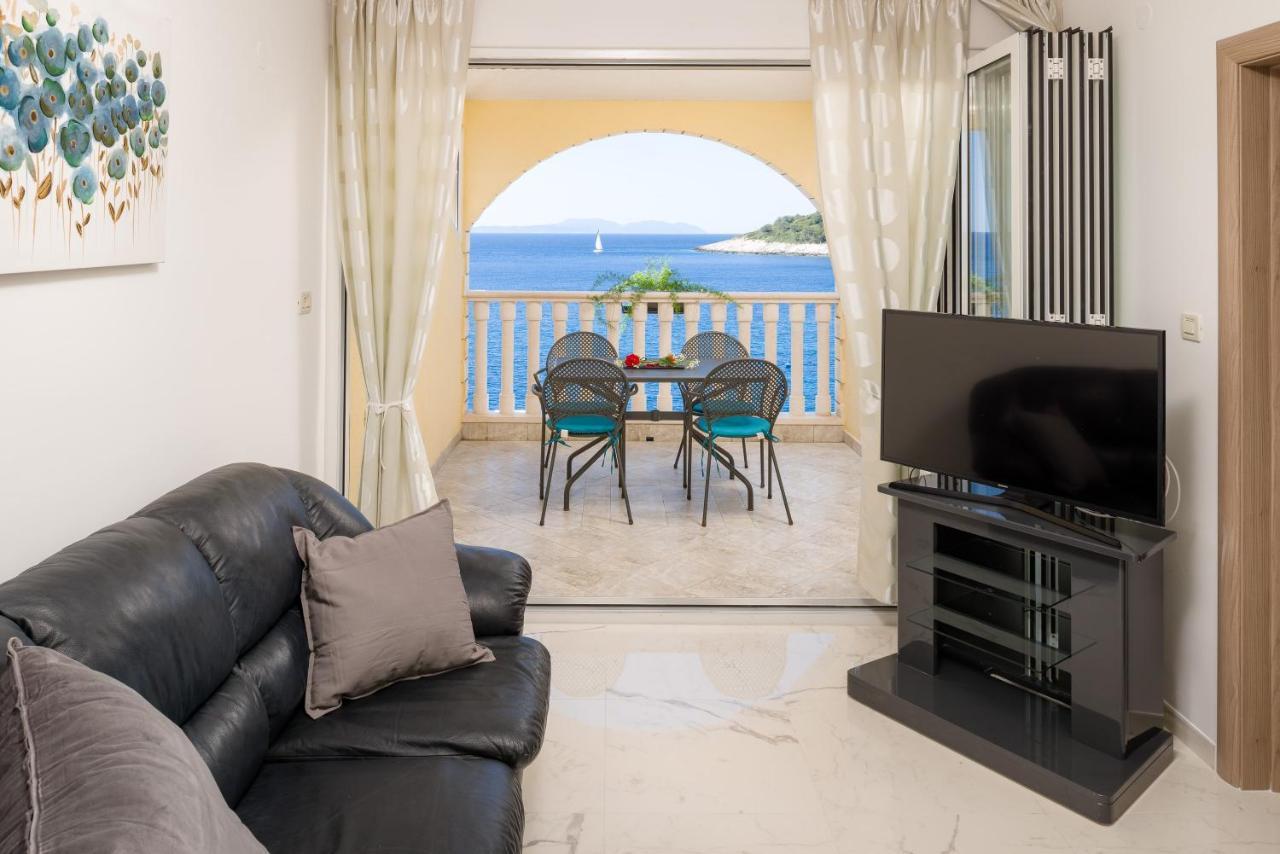 Luxury Bellavista Amazing Sea Holidays With Private Beach & Parking Milna  Zewnętrze zdjęcie